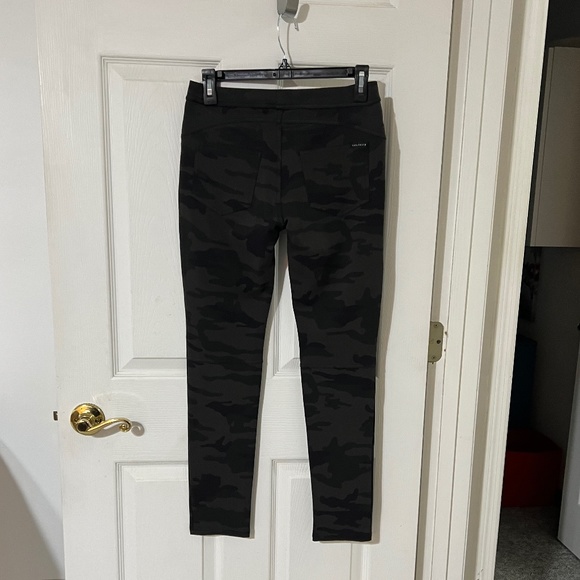 SANCTUARY RUNWAY CAMO-PRINT LEGGINGS SIZE S - Picture 4 of 9